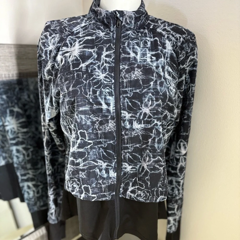 Spyder Black and White Running Jacket with layered Athletic Silhouette